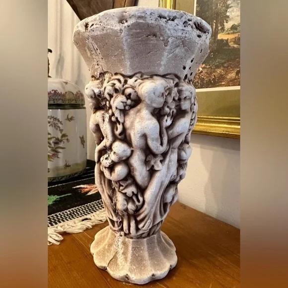 Vintage Vase with Nude Silhouettes - Picture 4 of 6